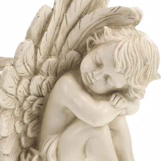 Finom szobrászati munka és vintage megjelenés