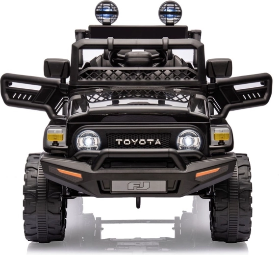 Toyota FJ robusztus terepjárós megjelenés