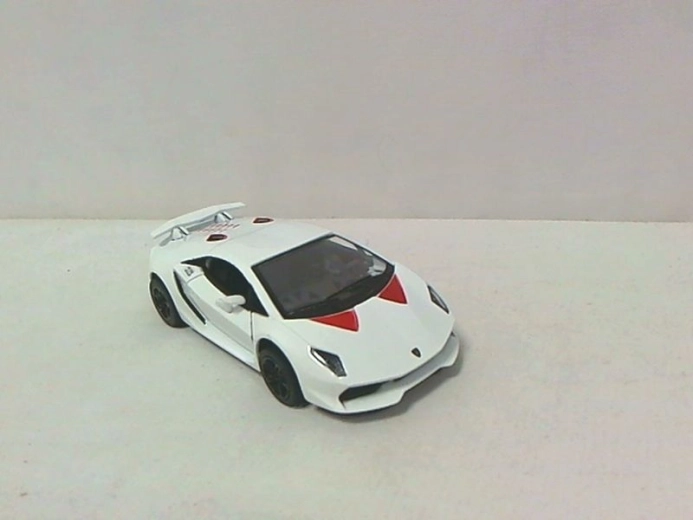 Lamborghini Sesto autómodell – fém modell 1:38, nyitható ajtókkal és visszahúzós (pull-back) meghajtással