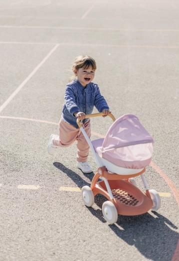 Stabil fém váz és csendes kerekek