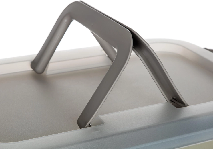 Kényelmes hordozás a lehajtható fogantyúnak köszönhetően