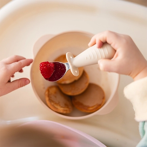 Ergonomikus, csúszásmentes markolat kis kezekhez