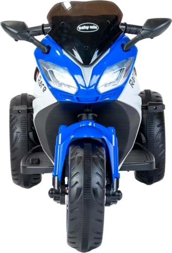 Stabil háromkerekű kialakítás a biztonságos vezetéshez