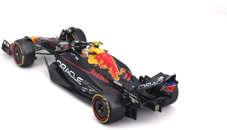 Fém és műanyag kombinációja a részletért és tartósságért