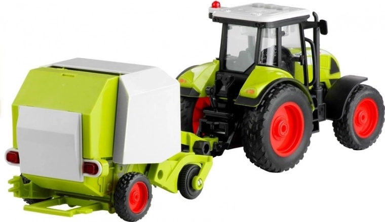 Traktor bálázóval