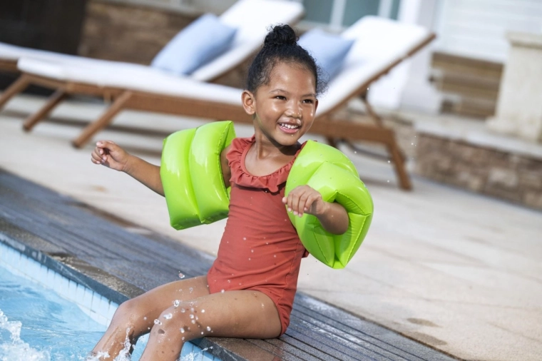 Magas láthatóság medencében és a tengernél