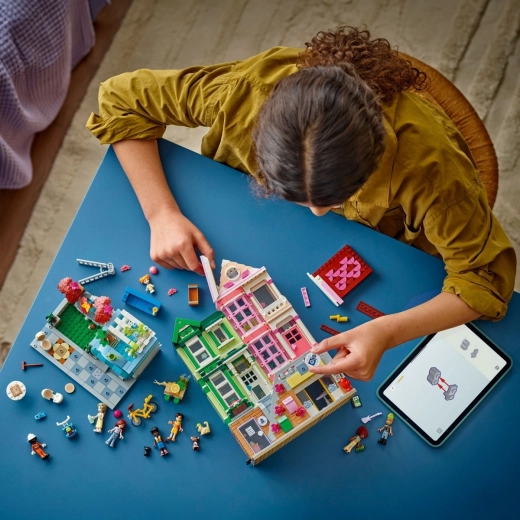 Interaktív építés és okos funkciók