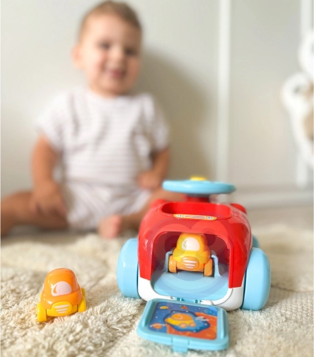 2 mini autó elrejtve belül