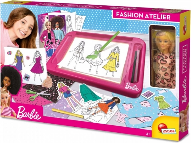 Divatstúdió Barbie babával