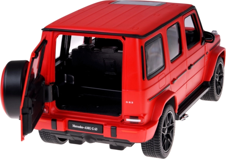 Realista dizájn és nyitható elemek