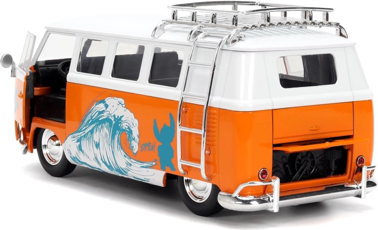 Nyitható ajtók és valósághű belső tér