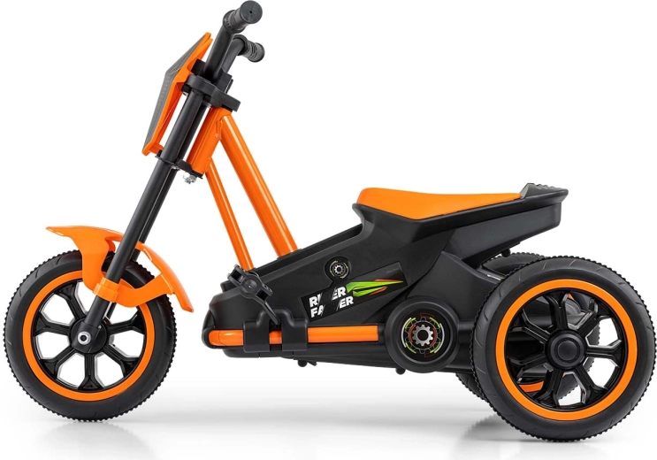 Stabil, háromkerekű kivitel motorkerékpár-szerű megjelenéssel