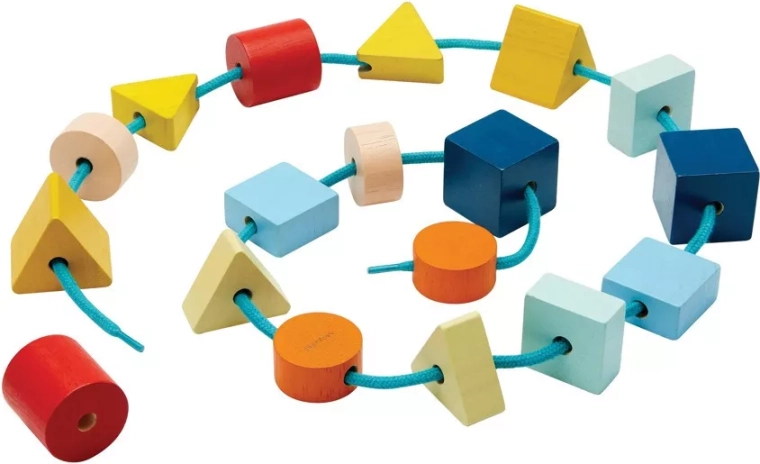 PlanToys fűzhető gyöngyök – geometriai formák