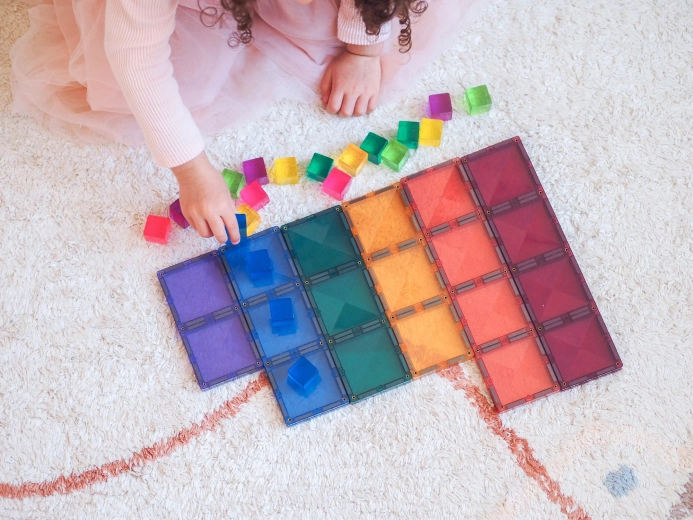 Pasztell színek és áttetsző design