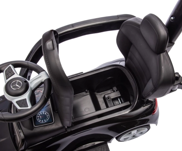 Tárolórekesz az ülés alatt