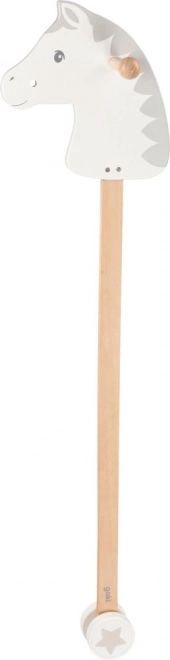 Fa lovacska pálcán – Kis Csillag, kerekekkel