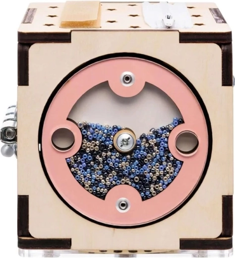 Szenzoros ablak gyöngyökkel