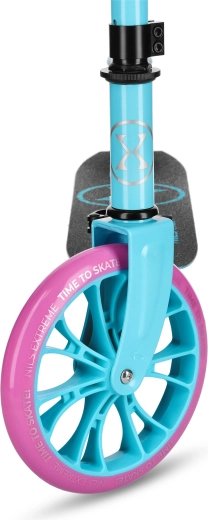 Nagy, 200 mm-es kerekek a sima városi guruláshoz