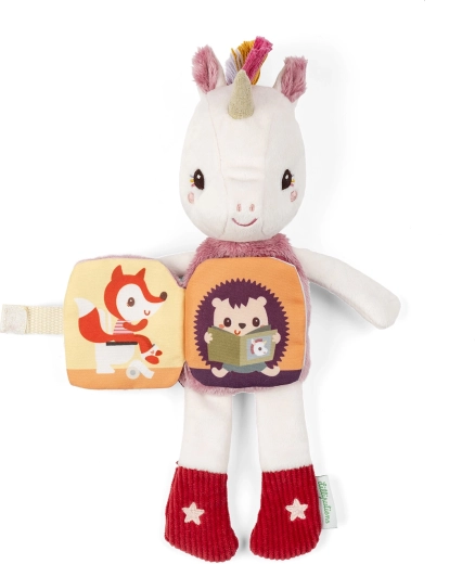 Textil mesekönyv a hason