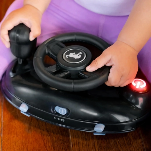 Interaktív kormány fényekkel és hangokkal