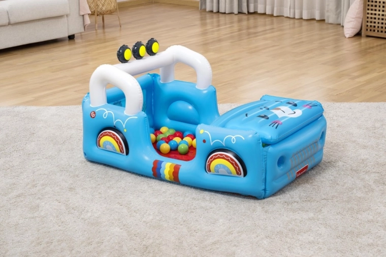 Interaktív dizájn állatokkal és motorháztetővel