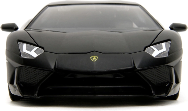 Fém karosszéria és precíz részletek