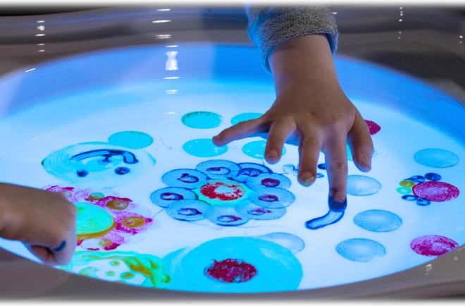 Ragyog a varázslatos fényasztalon