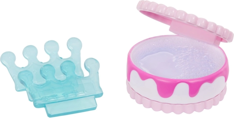 Szépségkellékek és egy aranyos baba