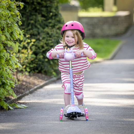 Stabil háromkerekű kialakítás és dőléses kormányzás