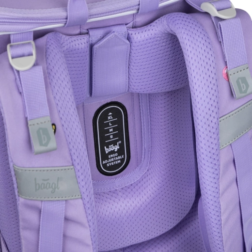 Ergonomikus hátkímélő rendszer, amely a gyermekkel együtt “nő”