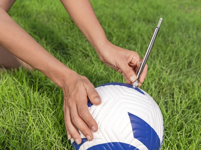 Beépített manométer a pontos nyomáshoz