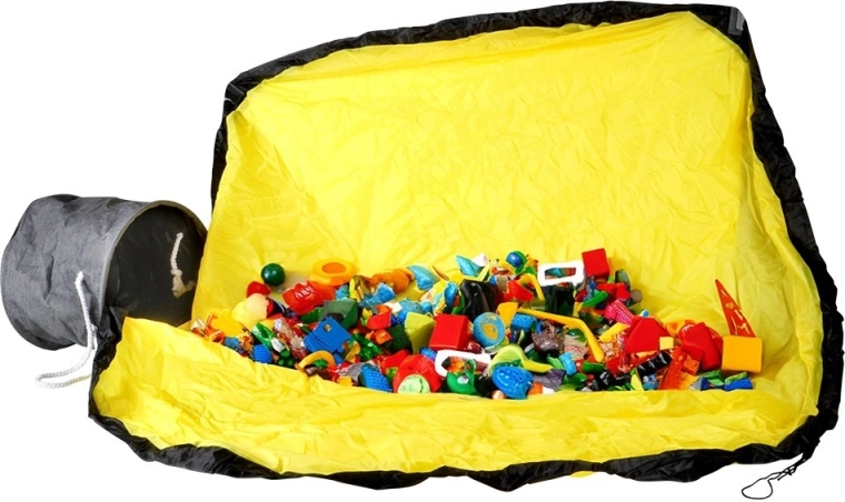 Gyors játékösszeszedés az összehúzható szőnyegnek köszönhetően