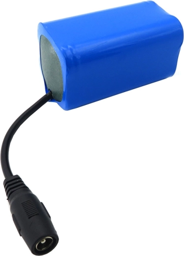 Integrált DC csatlakozó az egyszerű bekötéshez