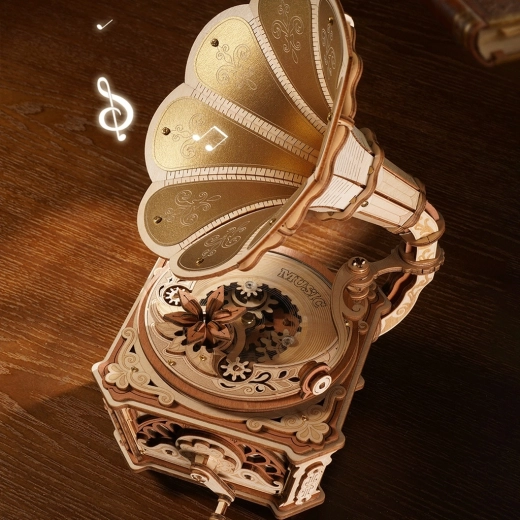 Működő kurblis mechanikus gramofon