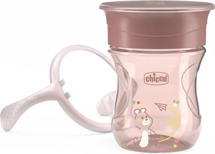 A gyermekkel együtt növekszik: csőrösből nyitott pohár