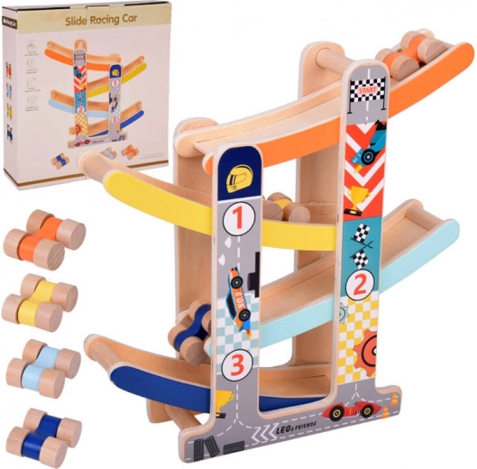 Fából készült autópálya csúszdával