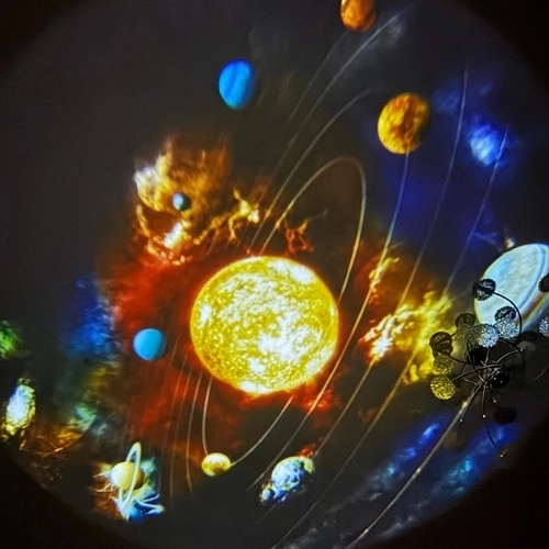 Valósághű univerzum- és Naprendszer-vetítés