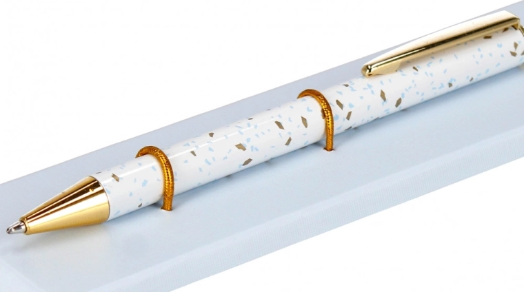 Elegáns dizájn arany részletekkel