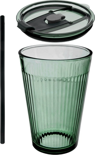 Záró tető és szívószál a kényelmes iváshoz