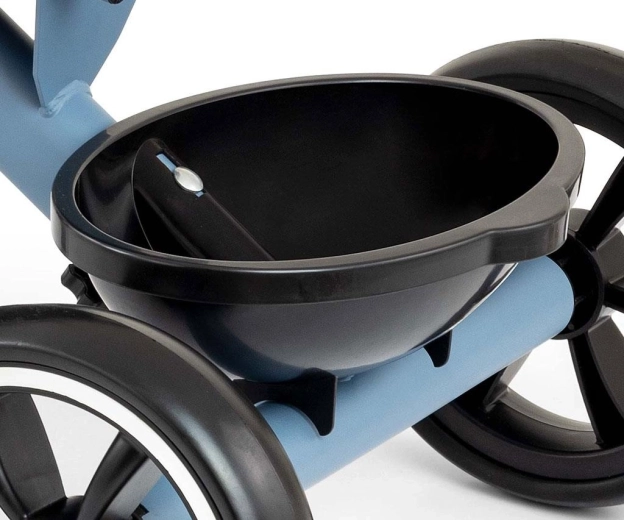 Két kosár játékoknak és apróságoknak