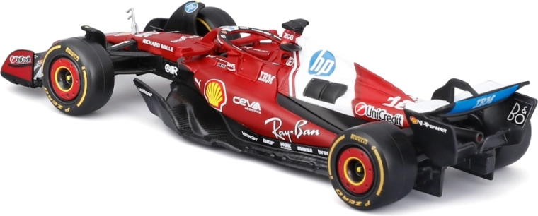 Die-cast fém karosszéria részletgazdag elemekkel