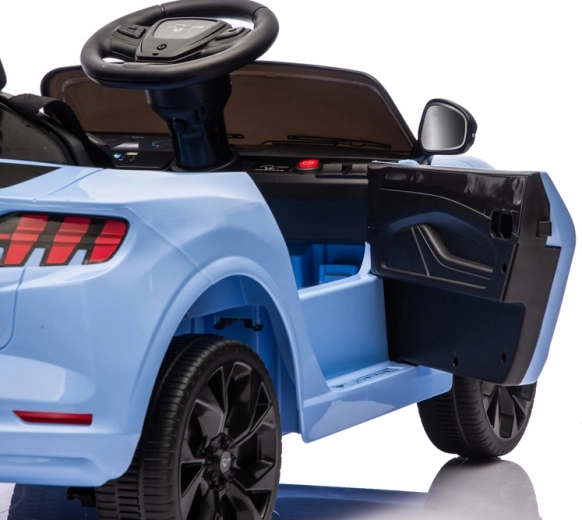 Kényelmes beszállás nyitható ajtókkal