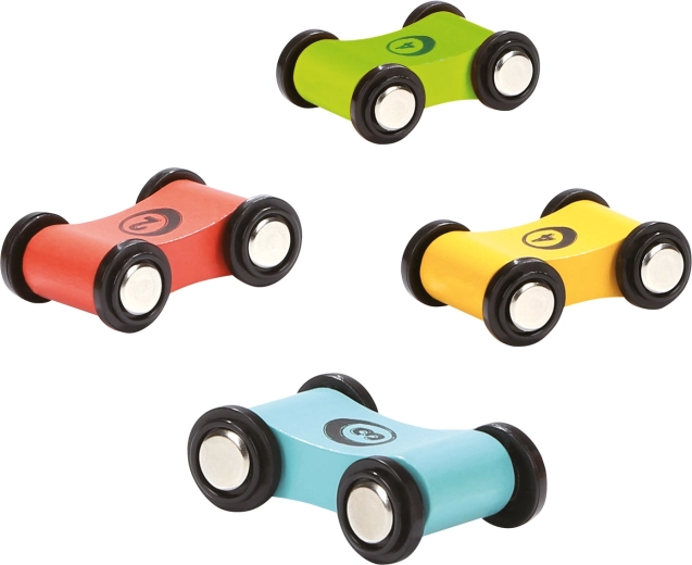 Négy tartós kisautó a csomagban