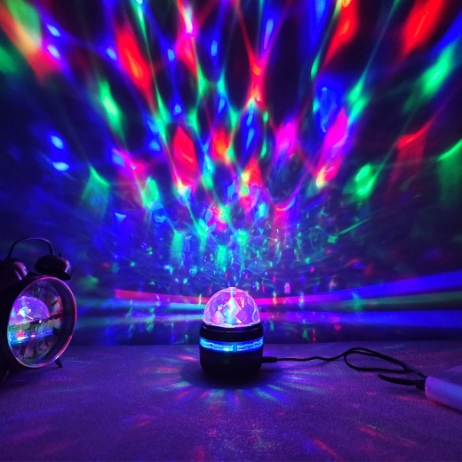 Színes RGB effektek és 360°-os vetítés