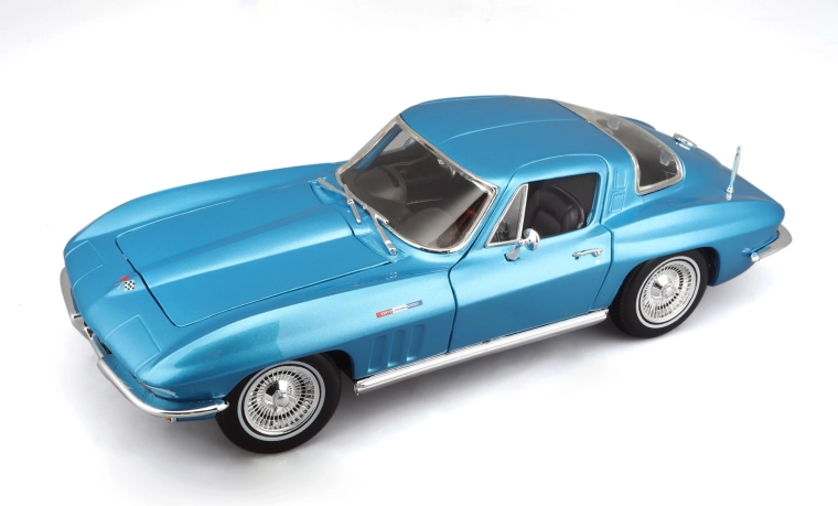Maisto Chevrolet Corvette 1965 fém modell 1:18 világoskék