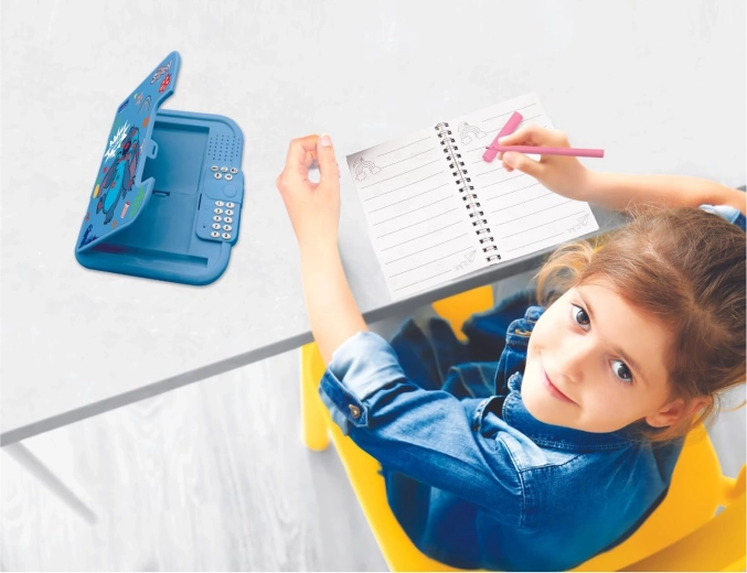 Praktikus felszerelés a rendezett íróasztalért