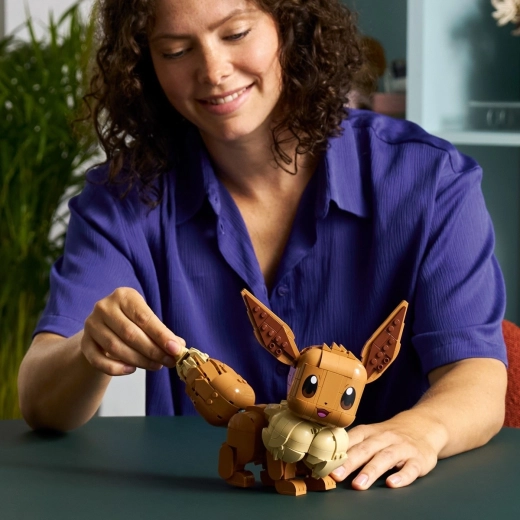 Mozgatható figura ikonikus pózokhoz