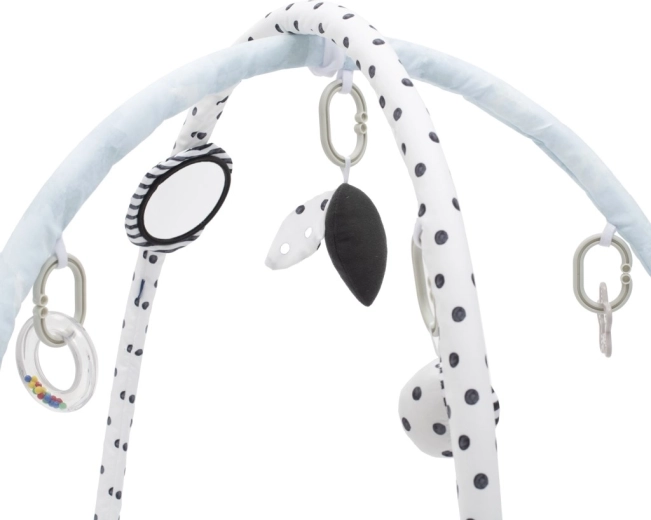 Levehető torony felakasztható játékokkal