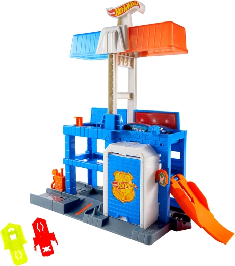 Egyszerűen összekapcsolható más HOT WHEELS készletekkel