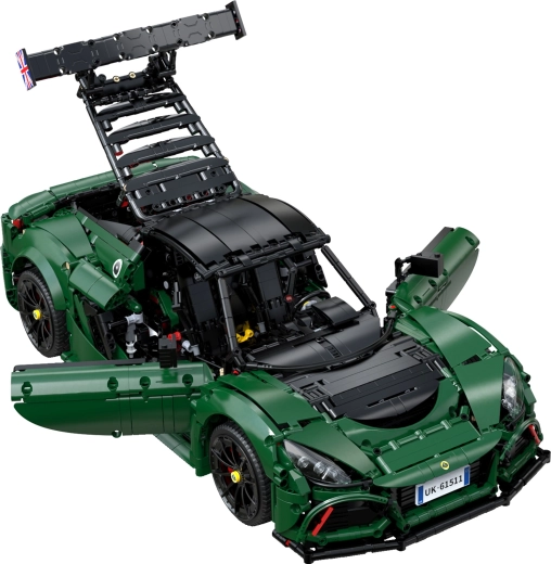 Nyitható panelek és részletgazdag belső